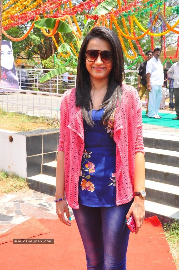 Trisha Latest Stills - 60 / 93 photos