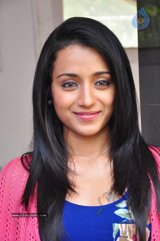 Trisha Latest Stills - 66 / 93 photos