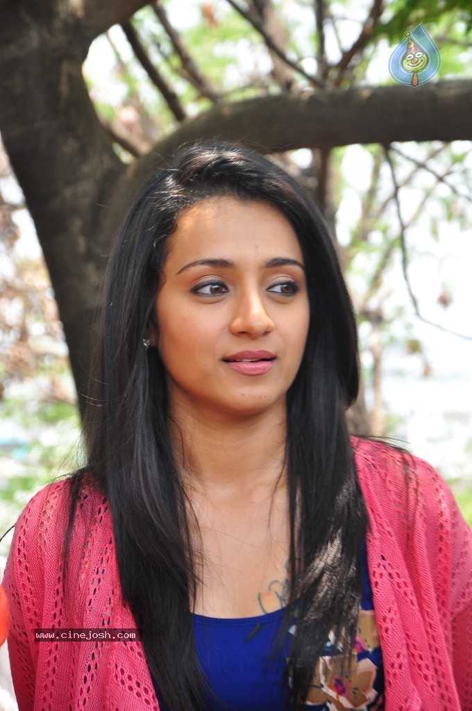 Trisha Latest Stills - 75 / 93 photos