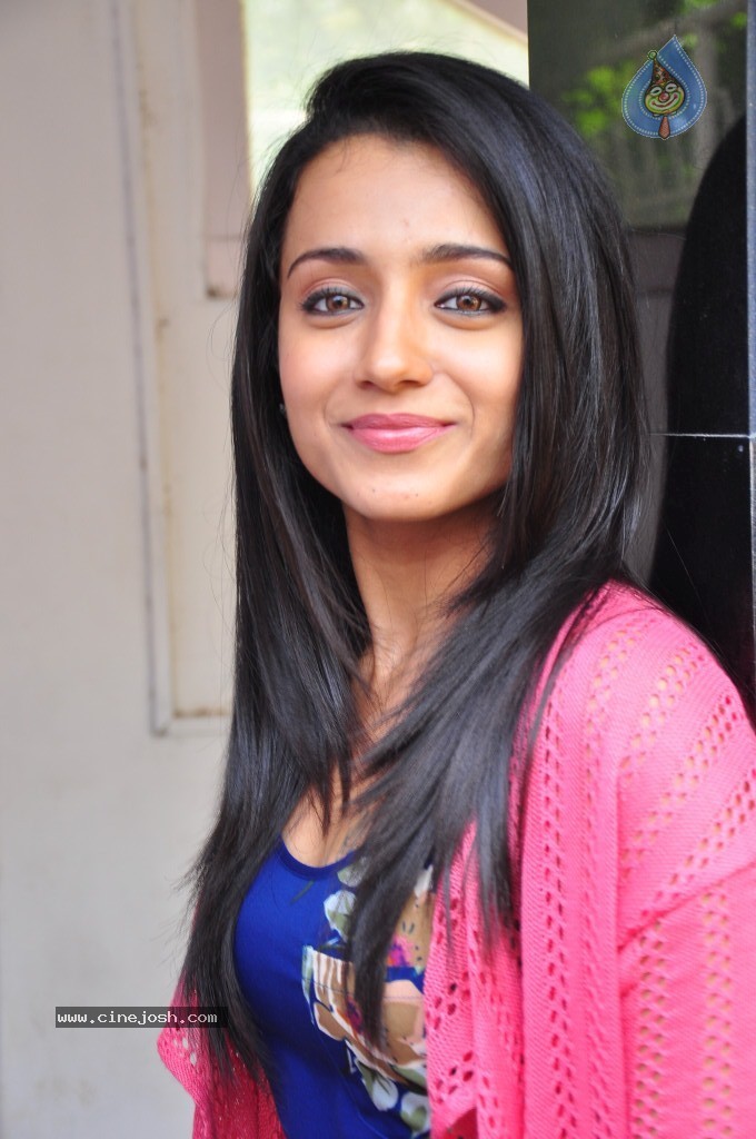 Trisha Latest Stills - 87 / 93 photos