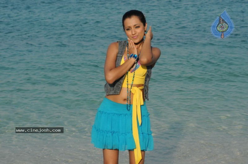 Trisha New Gallery - 12 / 175 photos