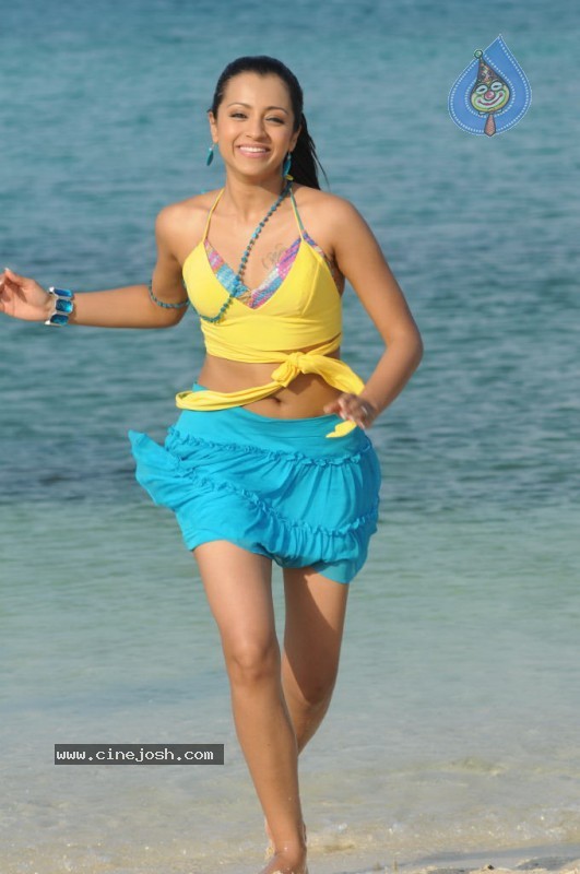 Trisha New Gallery - 75 / 175 photos