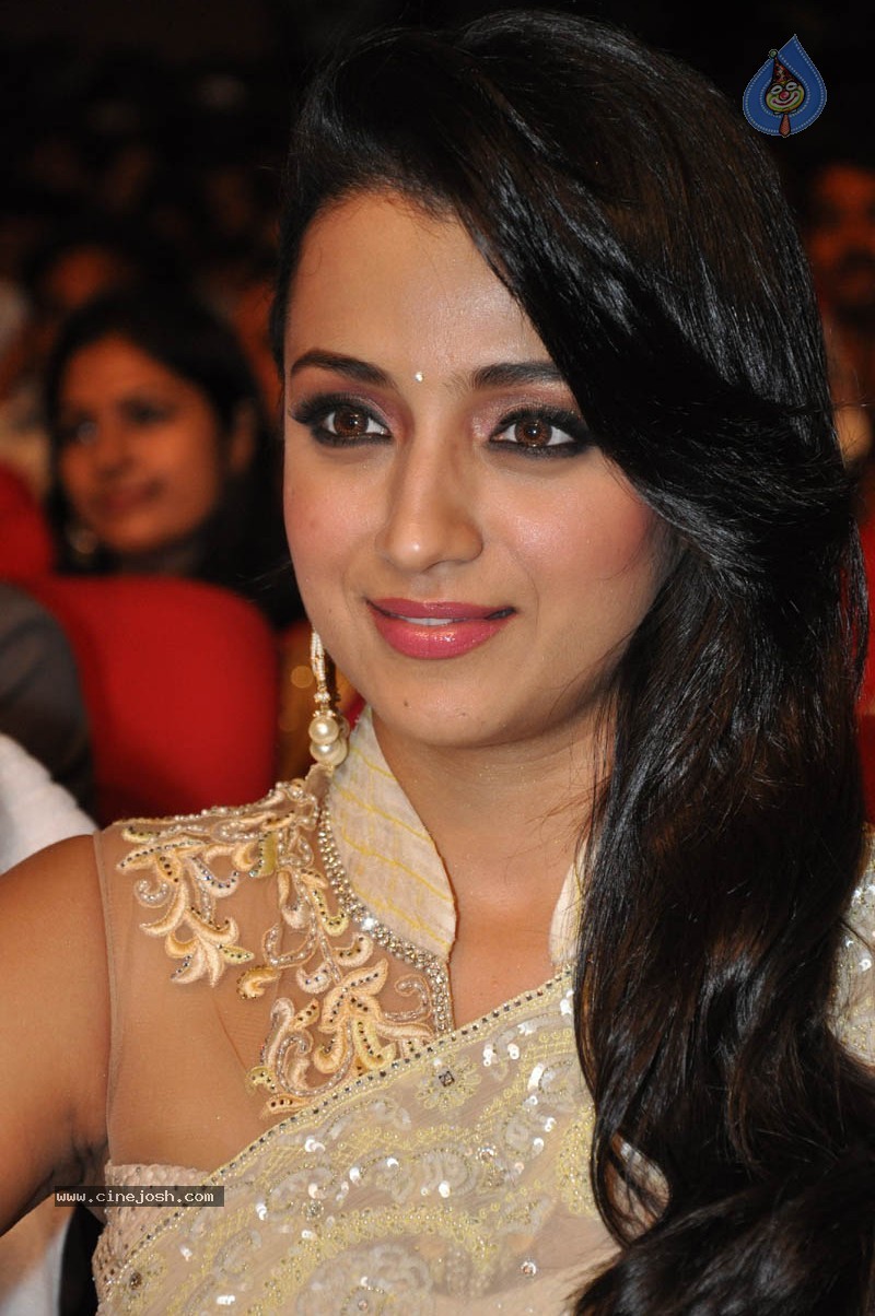 Trisha New Stills - 6 / 58 photos