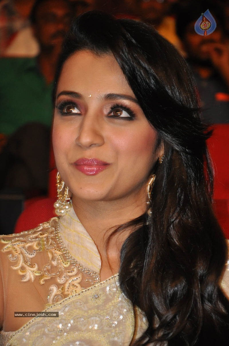 Trisha New Stills - 16 / 58 photos