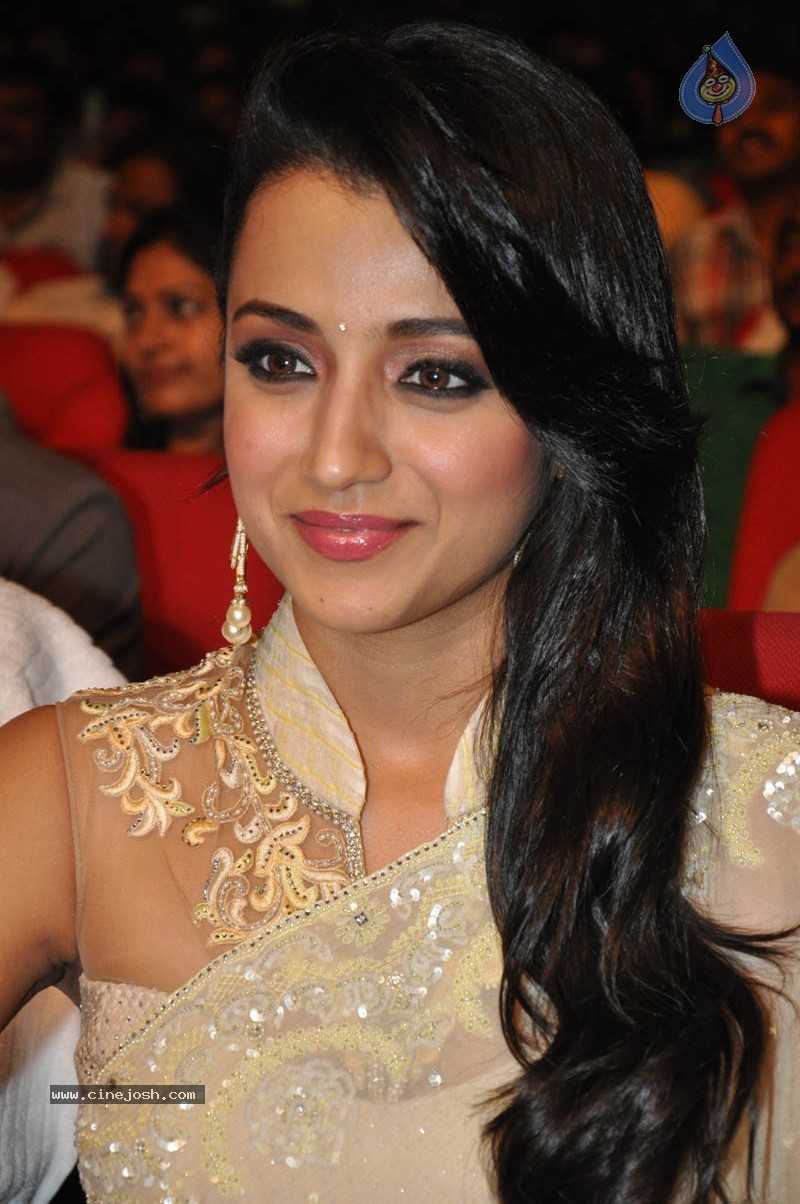 Trisha New Stills - 17 / 58 photos