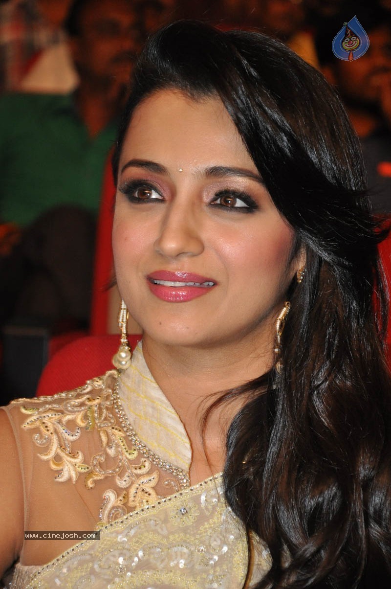 Trisha New Stills - 20 / 58 photos