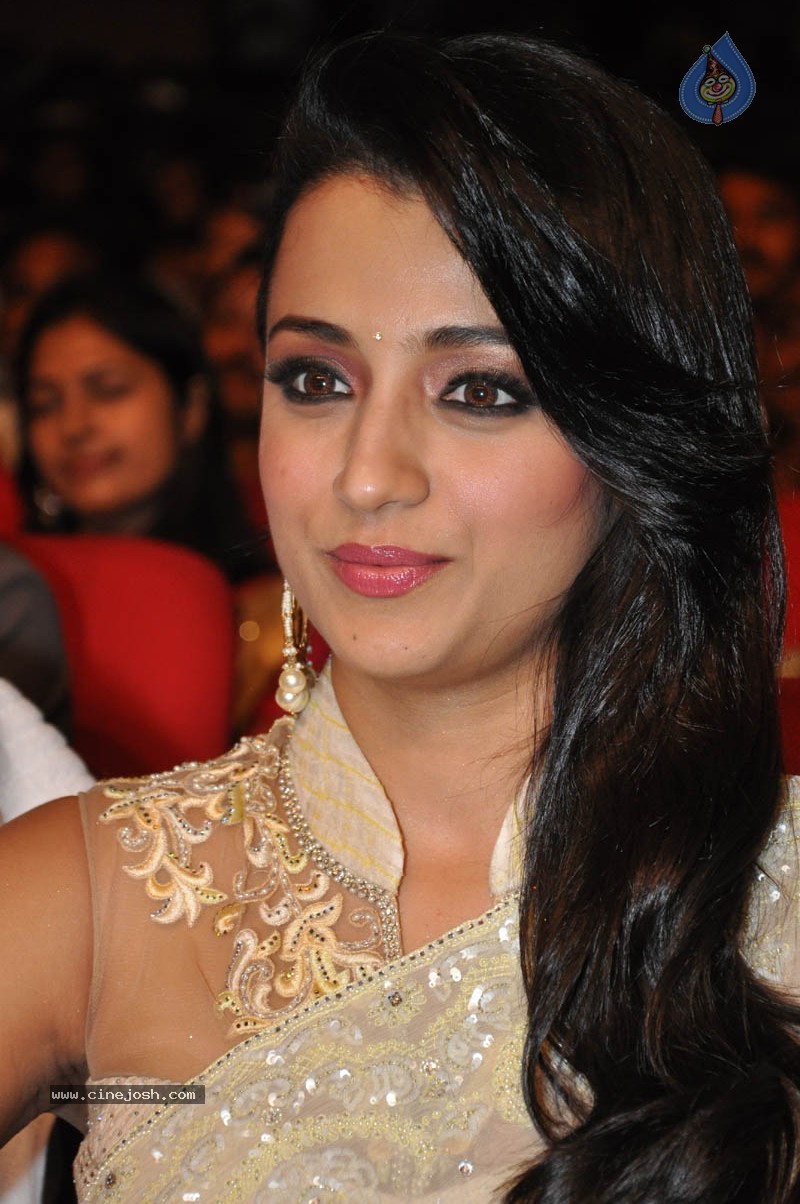 Trisha New Stills - 26 / 58 photos