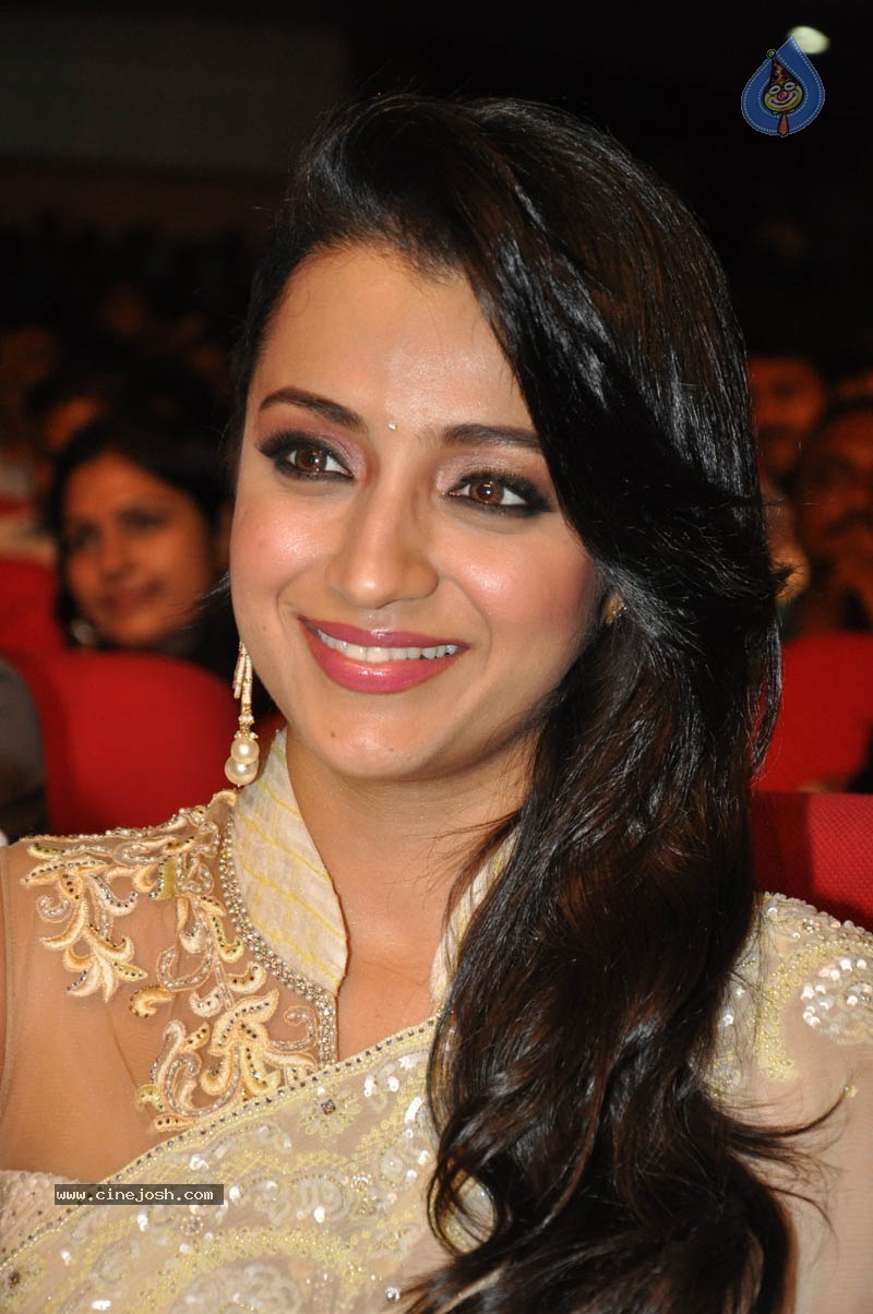 Trisha New Stills - 33 / 58 photos