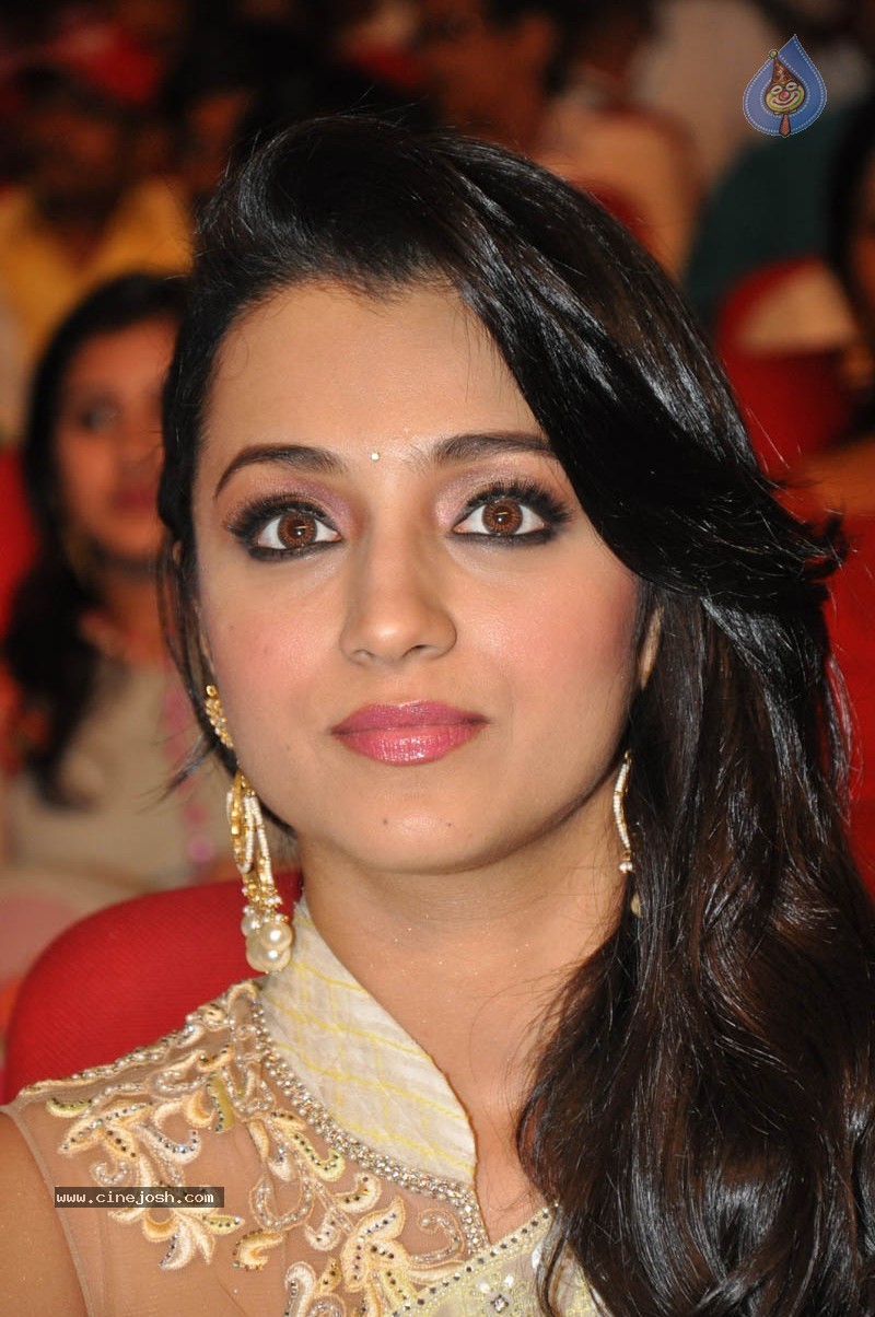 Trisha New Stills - 36 / 58 photos