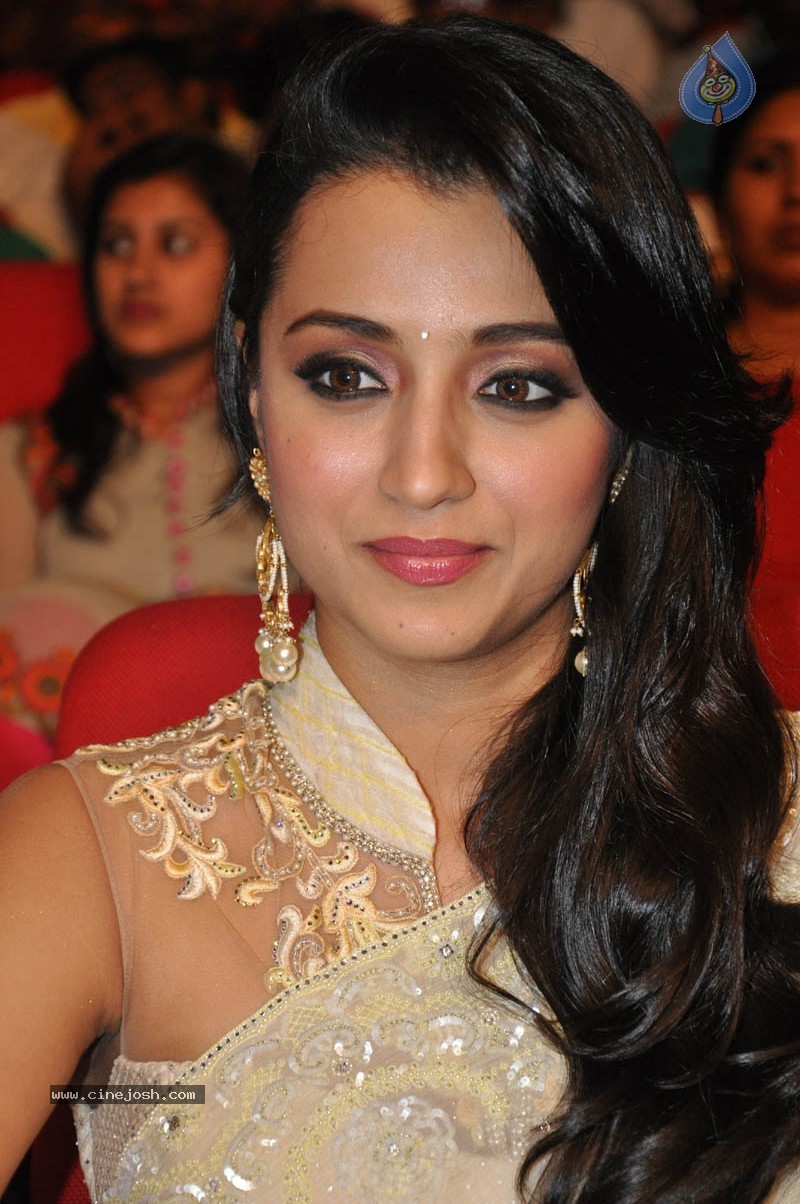 Trisha New Stills - 44 / 58 photos