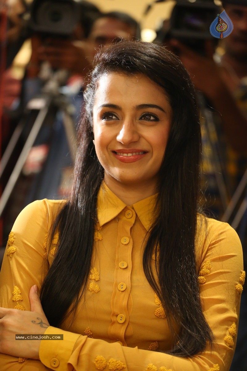 Trisha Photos - 22 / 56 photos