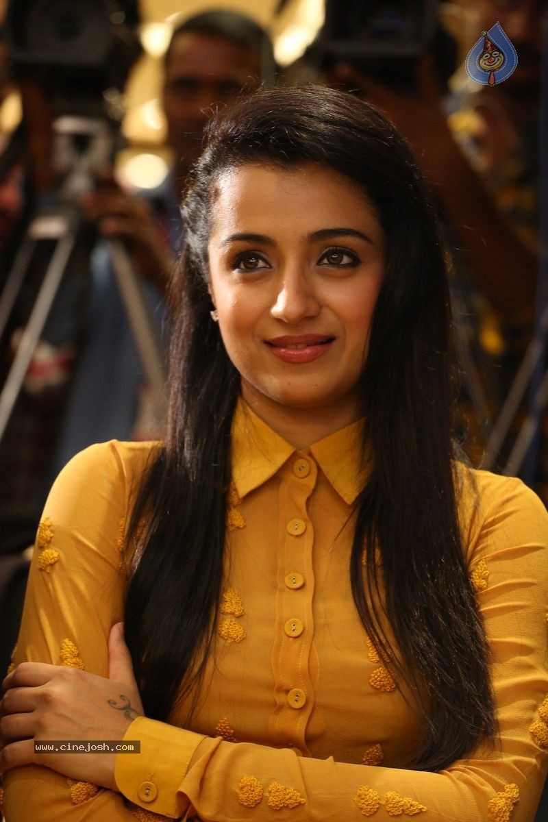 Trisha Photos - 27 / 56 photos