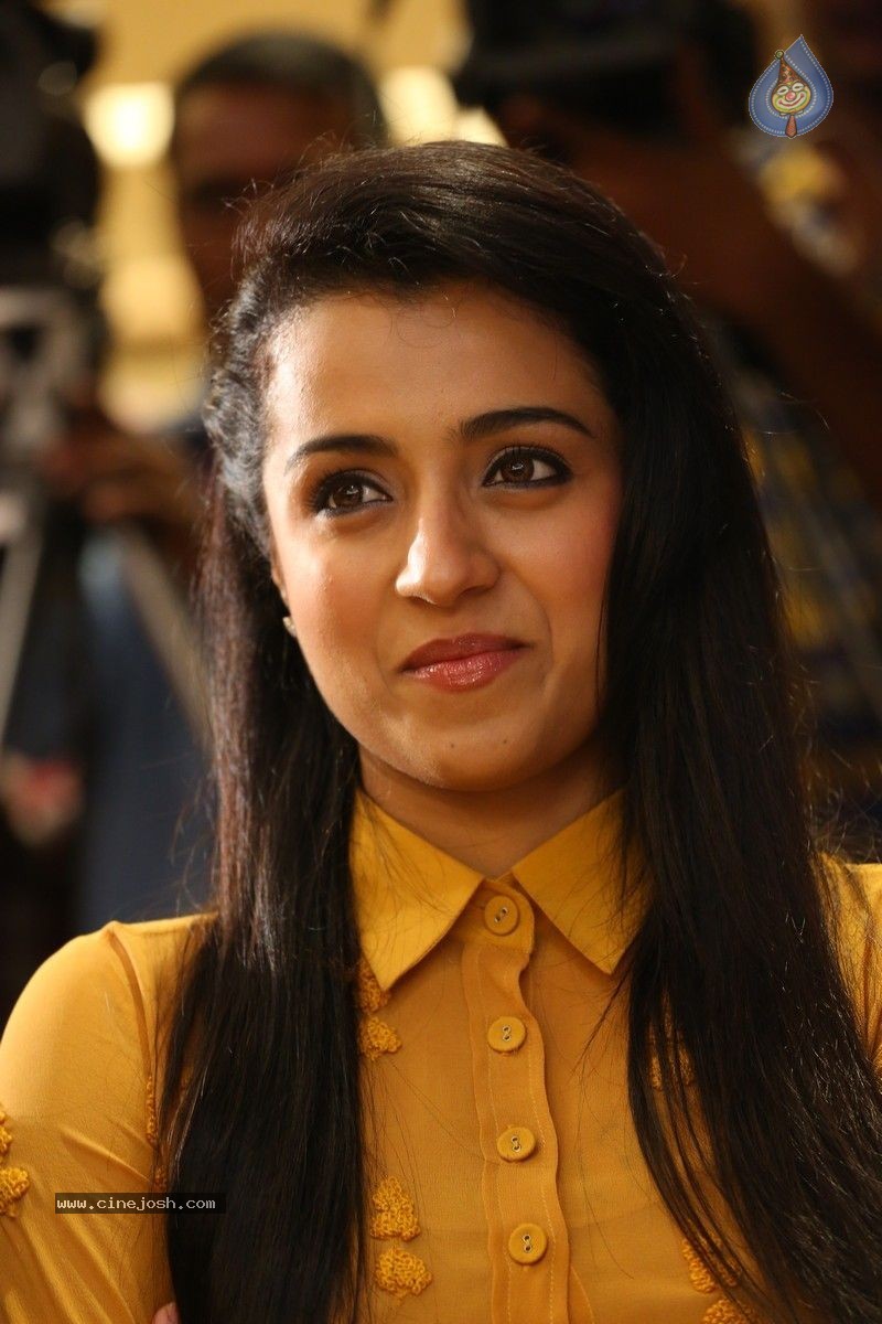 Trisha Photos - 29 / 56 photos