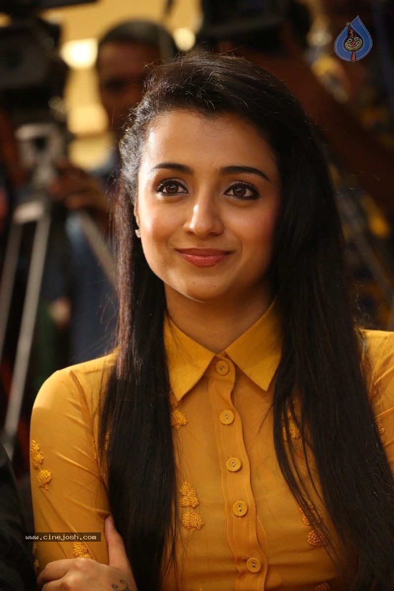 Trisha Photos - 30 / 56 photos