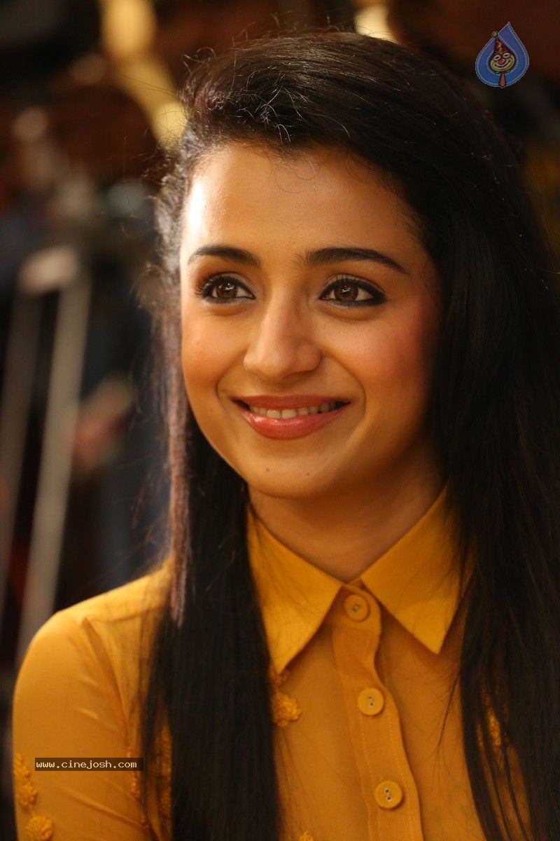 Trisha Photos - 32 / 56 photos