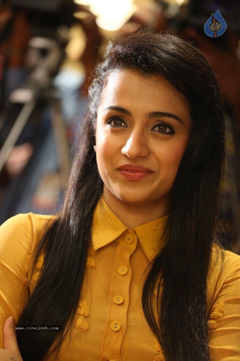 Trisha Photos - 34 / 56 photos