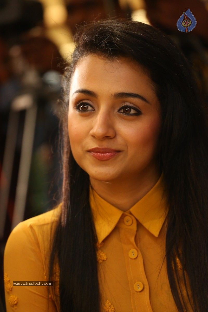 Trisha Photos - 41 / 56 photos