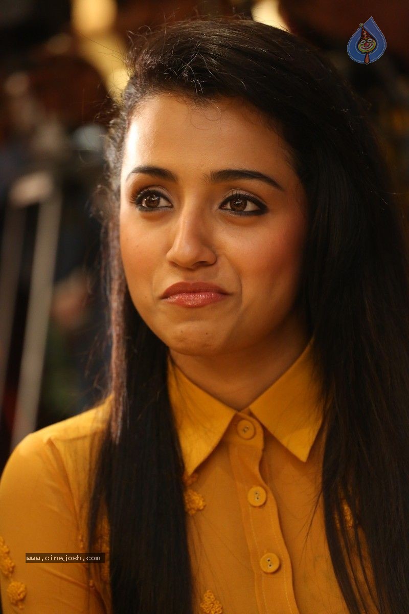 Trisha Photos - 42 / 56 photos