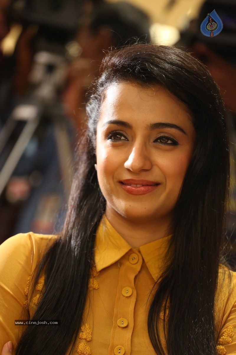 Trisha Photos - 44 / 56 photos