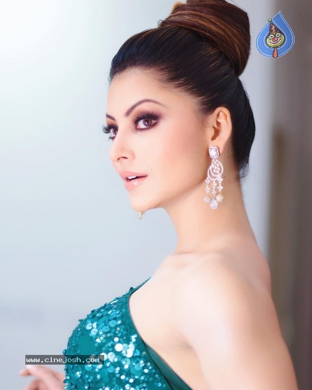 Urvashi Rautela Photos - 9 / 37 photos