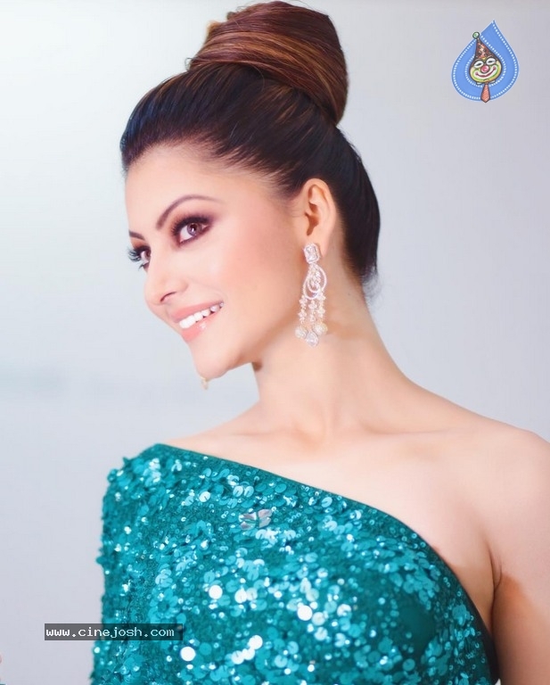 Urvashi Rautela Photos - 36 / 37 photos