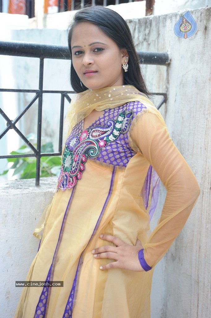 Usha Stills - 19 / 22 photos