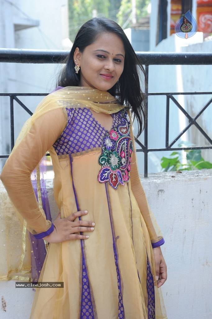 Usha Stills - 22 / 22 photos