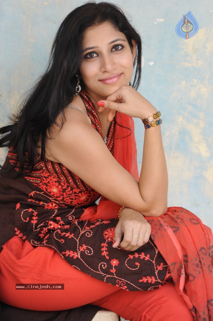 Usha Stills - 16 / 46 photos