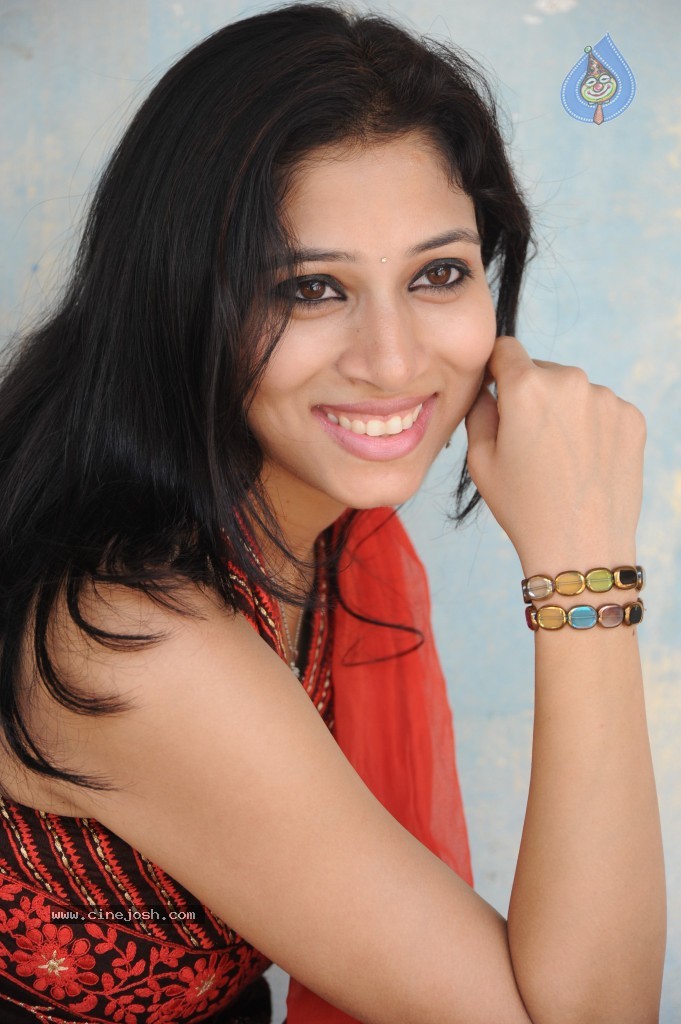 Usha Stills - 19 / 46 photos