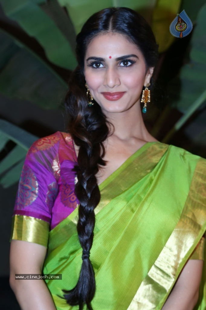 Vaani Kapoor looks 'bright & just right' in yellow organza saree for  Shamshera promotions | Hindustan Times