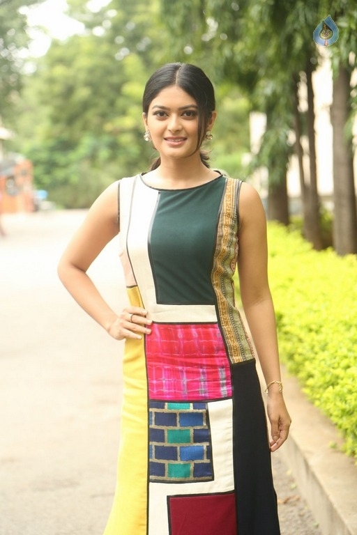 Vaibhavi Shandilya Stills - 8 / 21 photos