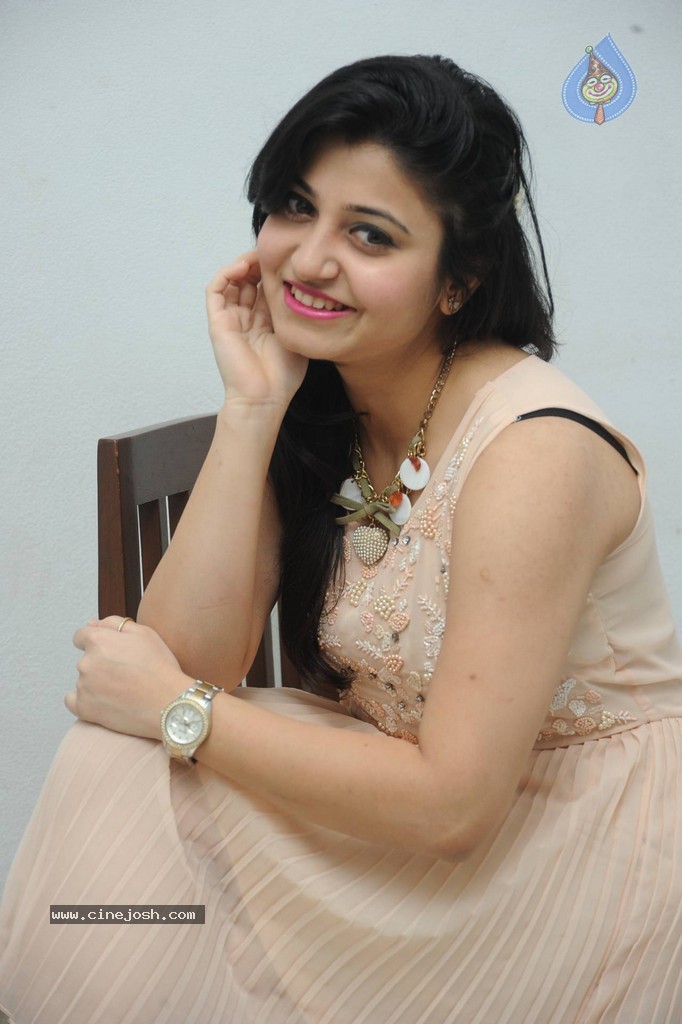 Vaishali New Stills - 46 / 88 photos