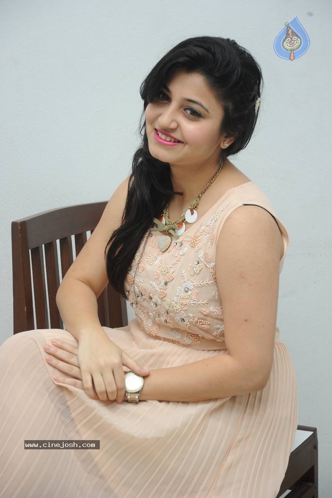 Vaishali New Stills - 87 / 88 photos