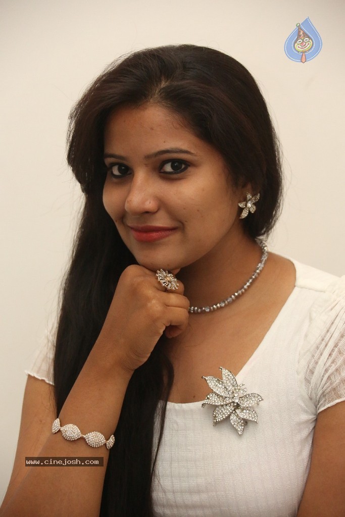 Vandana Stills - 7 / 77 photos