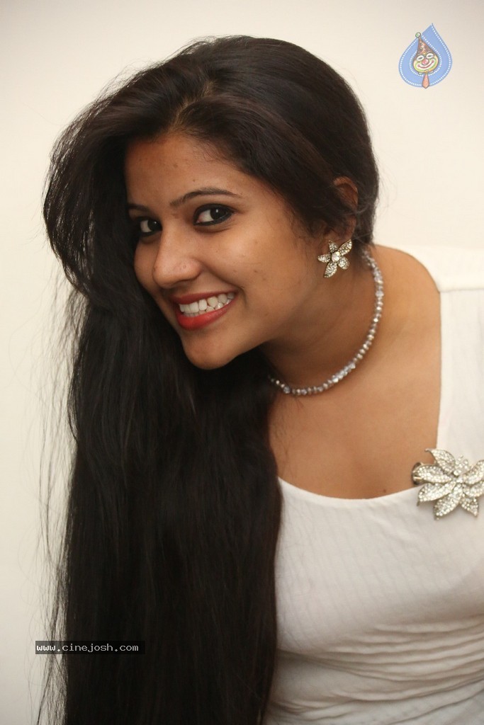 Vandana Stills - 28 / 77 photos