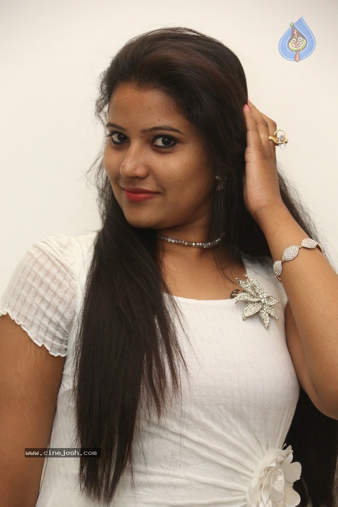 Vandana Stills - 36 / 77 photos