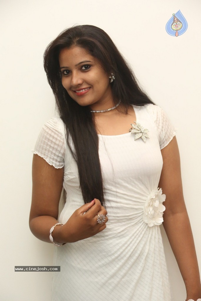 Vandana Stills - 41 / 77 photos