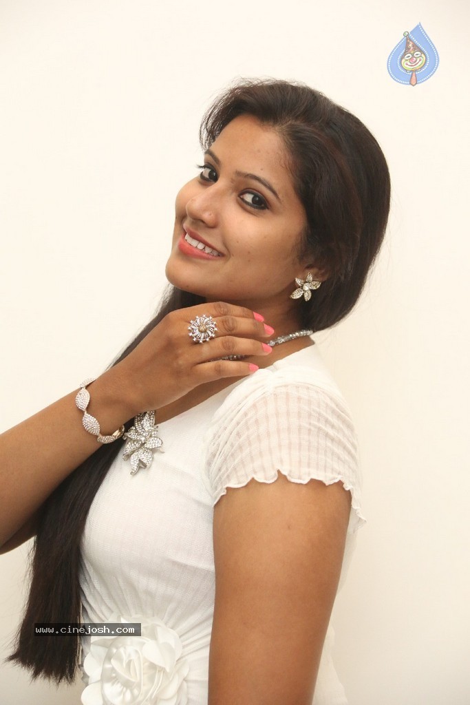 Vandana Stills - 42 / 77 photos