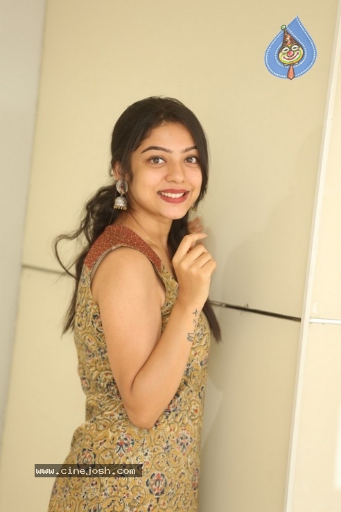 Varsha Bollamma Photos - 17 / 20 photos