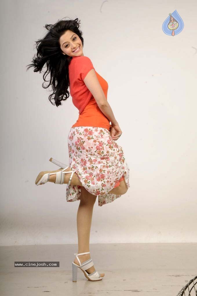 Vedika New Stills - 28 / 32 photos