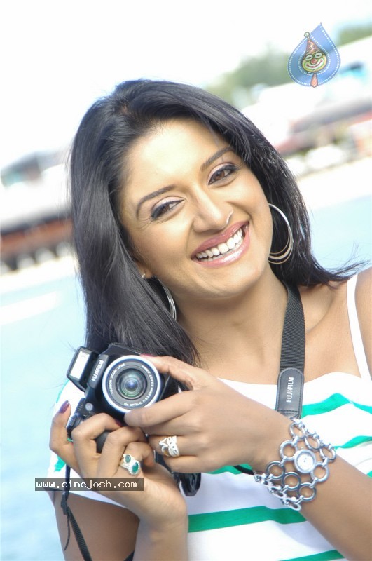 Vimala Raman (Exclusive CineJosh) - 43 / 82 photos