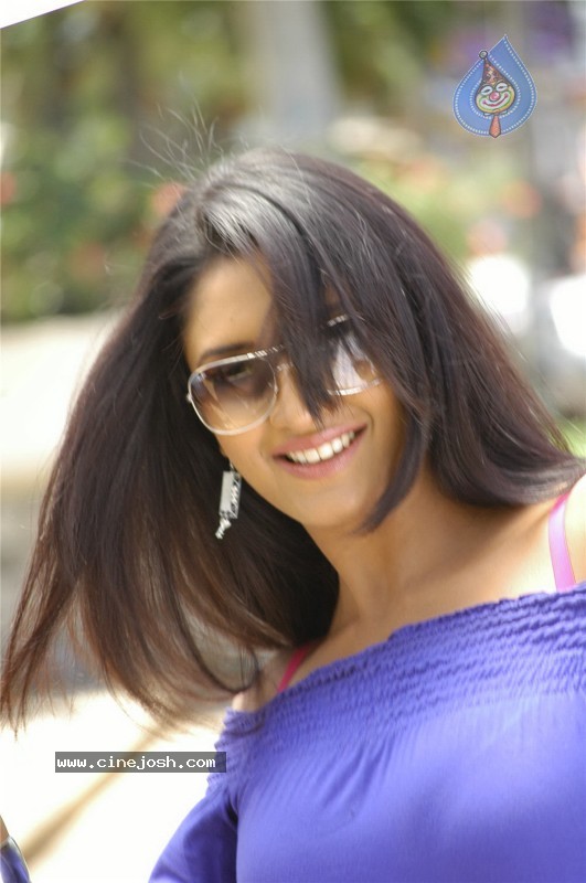 Vimala Raman (Exclusive CineJosh) - 56 / 82 photos