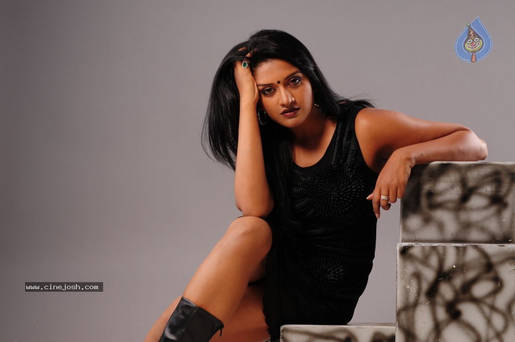 Vimala Raman Gallery - 19 / 126 photos