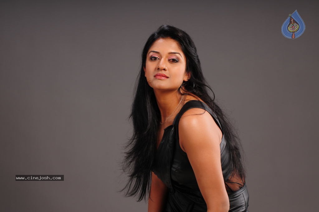 Vimala Raman Gallery - 29 / 126 photos