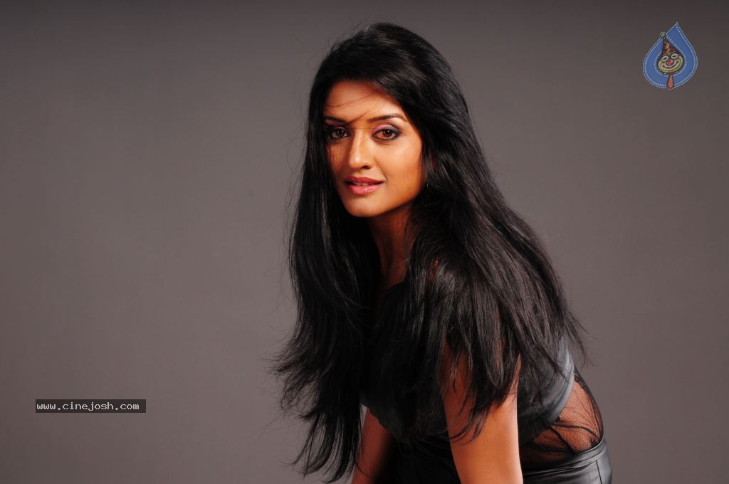 Vimala Raman Gallery - 89 / 126 photos