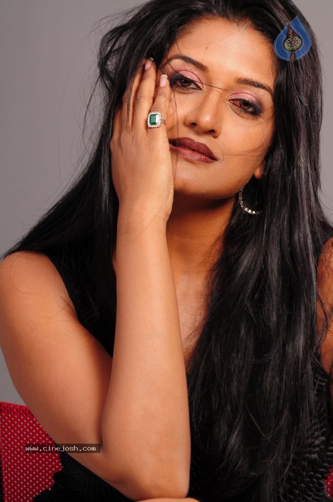 Vimala Raman Gallery - 98 / 126 photos