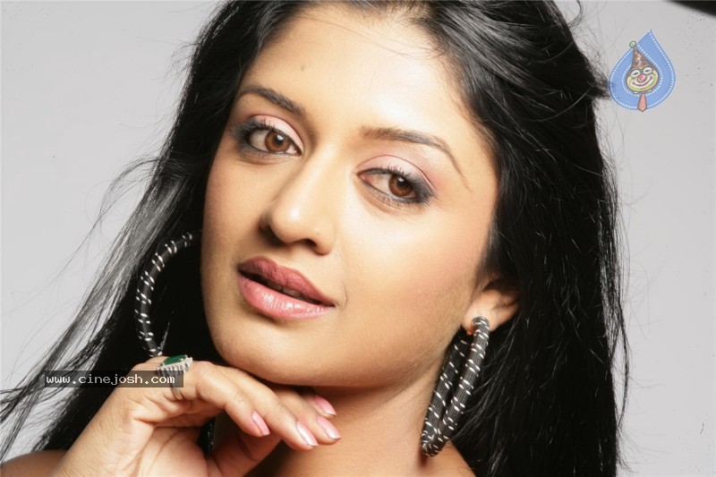 Vimala Raman New Pics - 2 / 28 photos