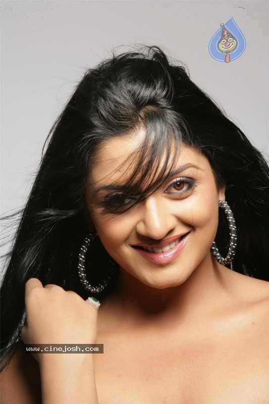 Vimala Raman New Pics - 27 / 28 photos