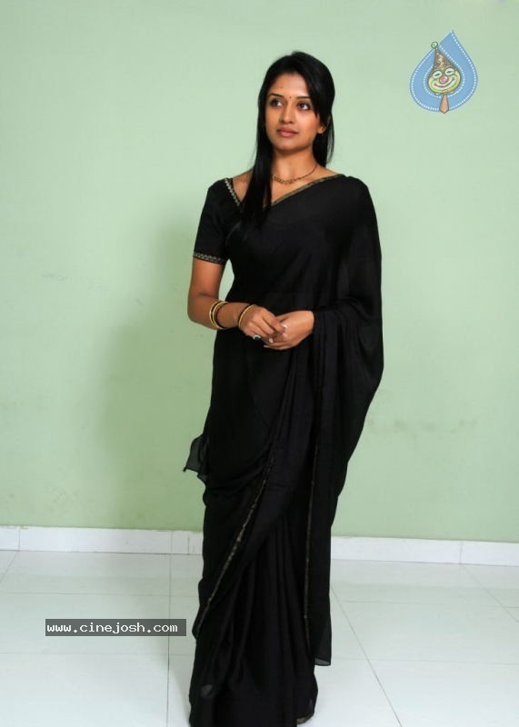 Vimala Raman New Stills - 25 / 36 photos