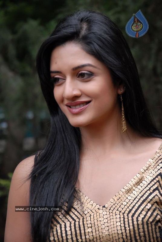 Vimala Raman Stills - 10 / 36 photos